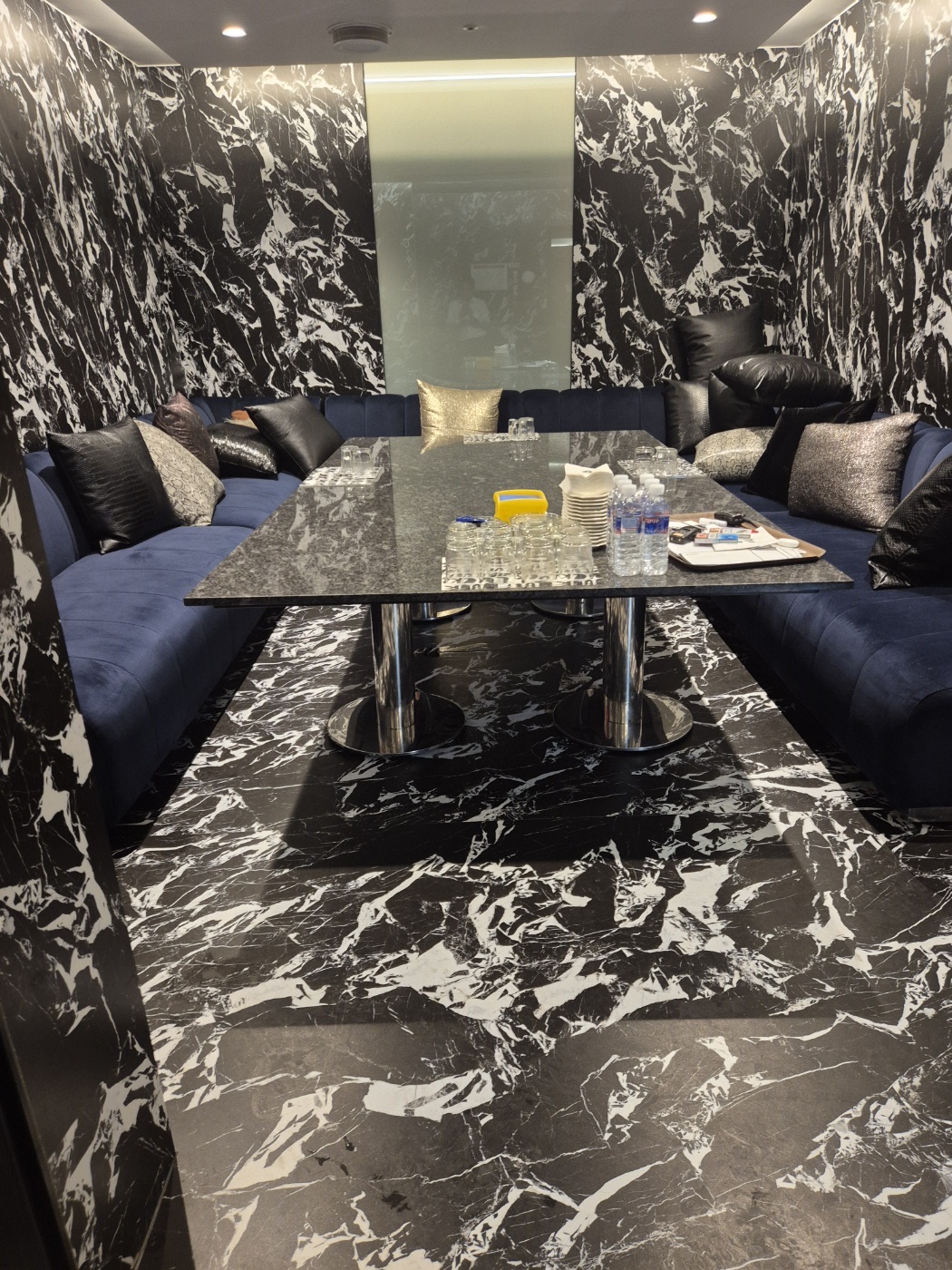 KakaoTalk_20251020_195031047_04 강남 가라오케 룸 전경